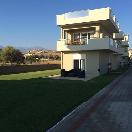 Holiday Luxury Villas คาลามากิ ภายนอก รูปภาพ