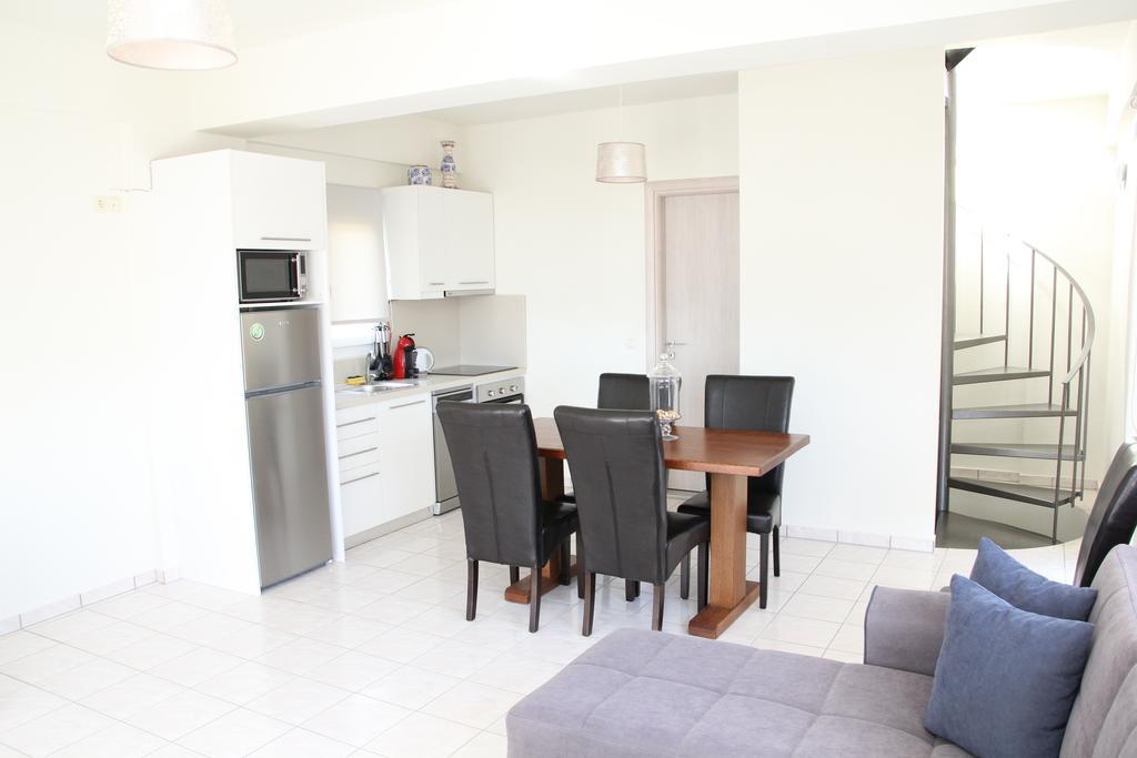 Holiday Luxury Villas คาลามากิ ภายนอก รูปภาพ