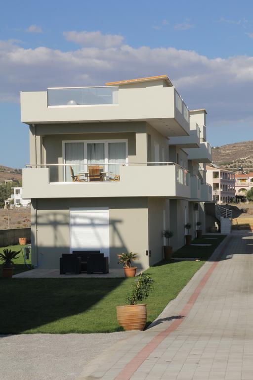 Holiday Luxury Villas คาลามากิ ภายนอก รูปภาพ