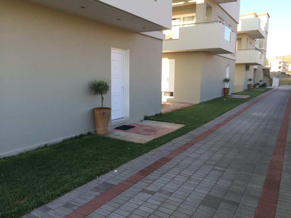Holiday Luxury Villas คาลามากิ ภายนอก รูปภาพ