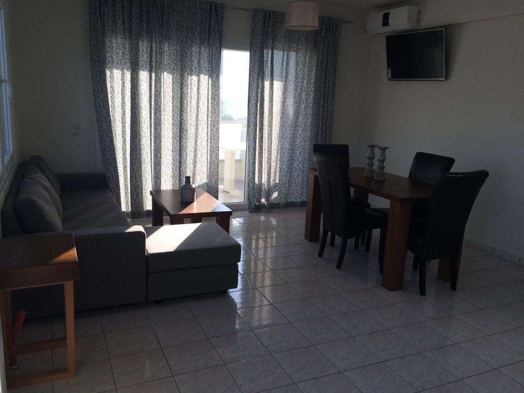 Holiday Luxury Villas คาลามากิ ภายนอก รูปภาพ